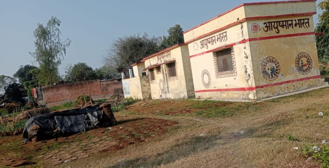 बंद पड़ा ग्राम रामबोझा का आरोग्य मंदिर।संवाद बंद पड़ा ग्राम रामबोझा का आरोग्य मंदिर।संवाद