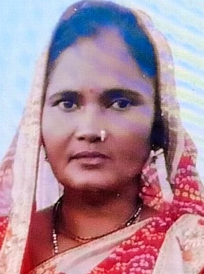 अलापुर के हयातनगर में विलाप करते मृतकों के परिजन। संवाद अलापुर के हयातनगर में विलाप करते मृतकों के परिजन। संवाद