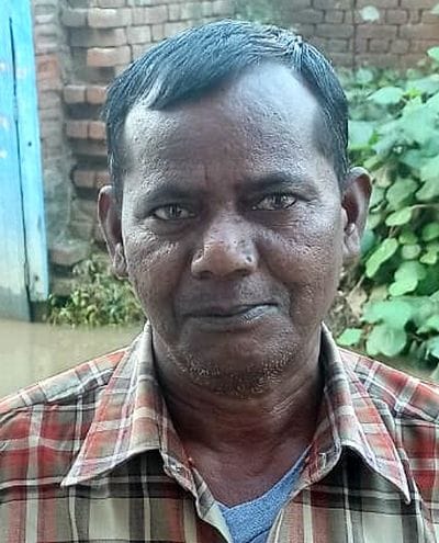 कलक्ट्रेट गेट पर शिकायत लेकर पहुंचे नगला शर्की के लोग। संवाद कलक्ट्रेट गेट पर शिकायत लेकर पहुंचे नगला शर्की के लोग। संवाद