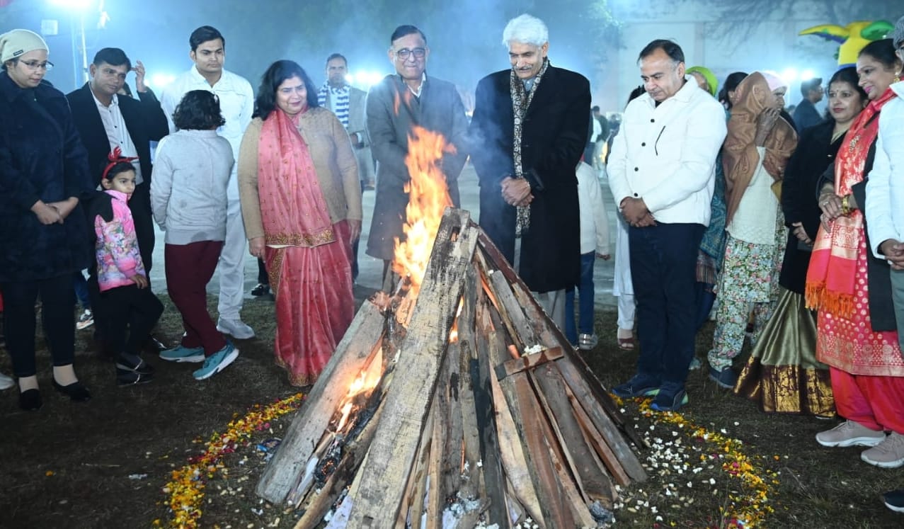 13सीटीके31..माता दरवाजा स्थित संकट मोचन मंदिर में सोमवार को लोहड़ी पर्व पर अग्नि की परिक्रमा 13सीटीके31..माता दरवाजा स्थित संकट मोचन मंदिर में सोमवार को लोहड़ी पर्व पर अग्नि की परिक्रमा