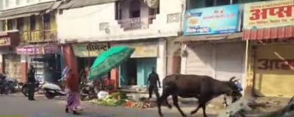 अस्पताल में मौजूद लोग