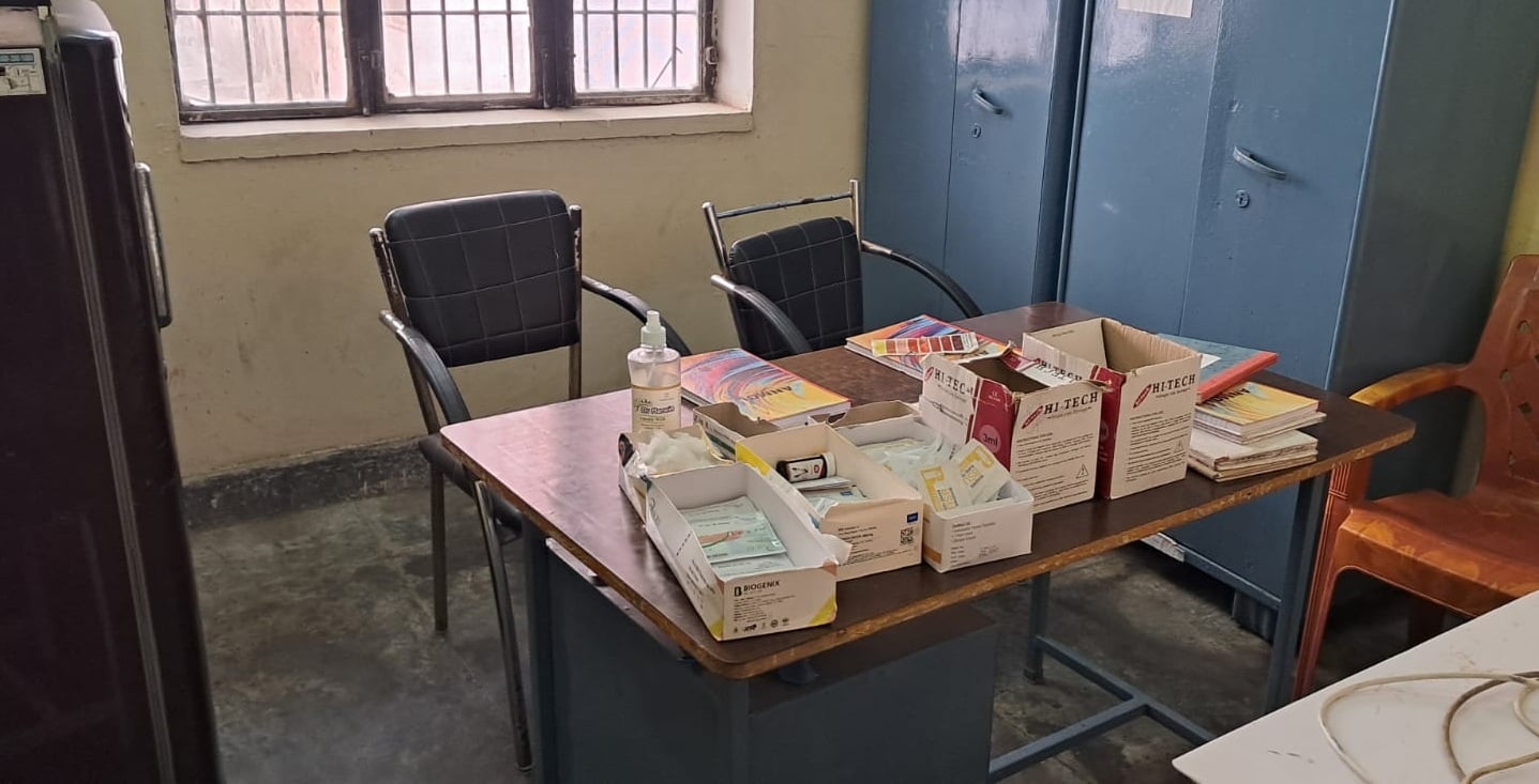 बरखेड़ा सीएचसी में खाली पड़ी चिकित्सक की कुर्सी।संवाद