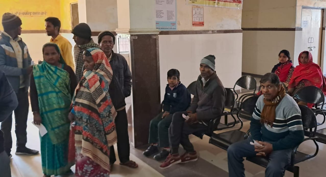 बरखेड़ा सीएचसी में खाली पड़ी चिकित्सक की कुर्सी।संवाद