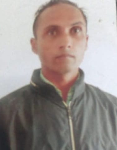 हरदोई ब्रांच नहर पर शव मिलने की सूचना पर मौजूद भीड़।स्रोत:ग्रामीण