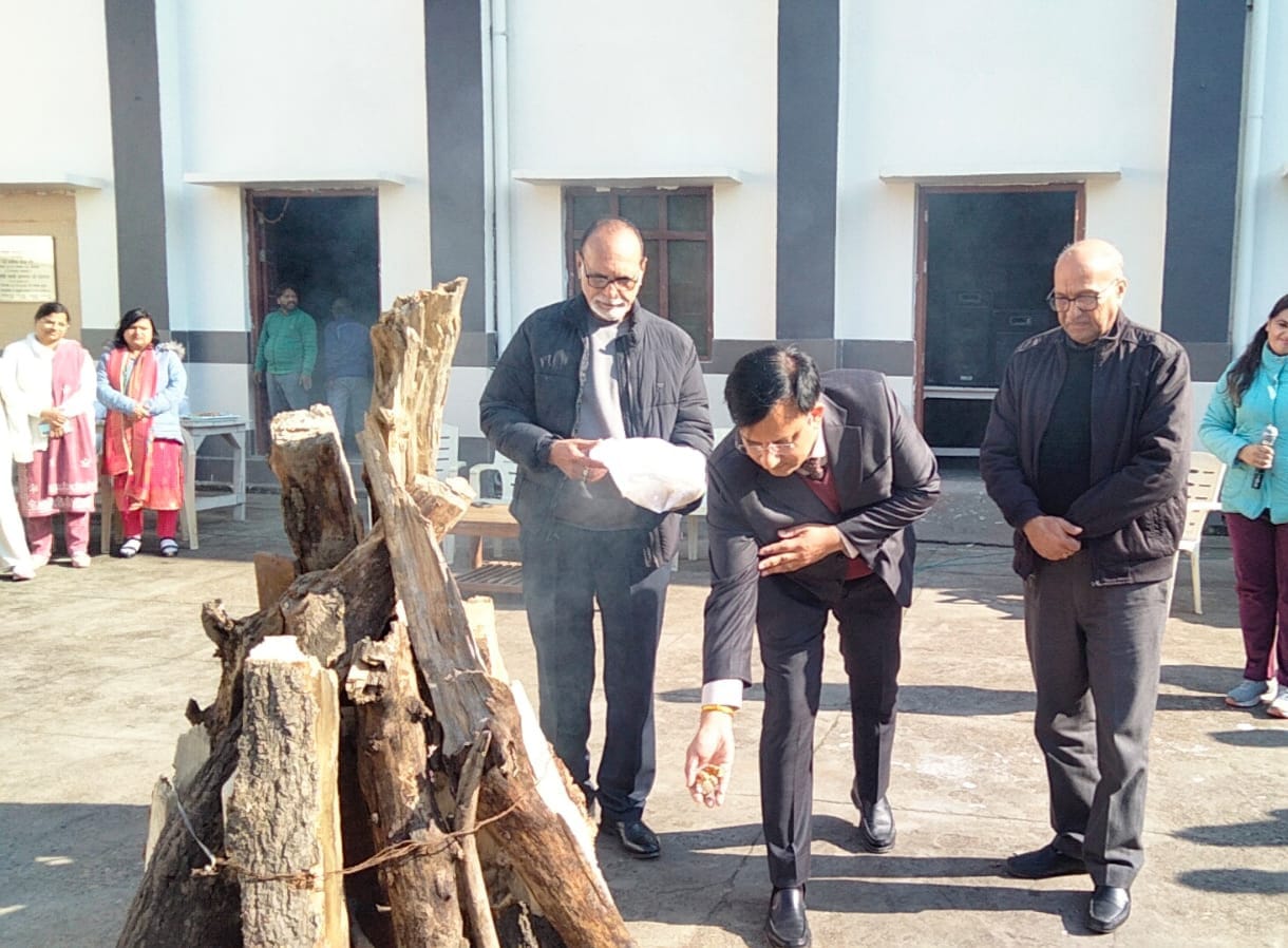 शहर के देव समाज कॉलेज फॉर गर्ल्स में लोहड़ी त्योहार मनाया। कॉलेज शहर के देव समाज कॉलेज फॉर गर्ल्स में लोहड़ी त्योहार मनाया। कॉलेज