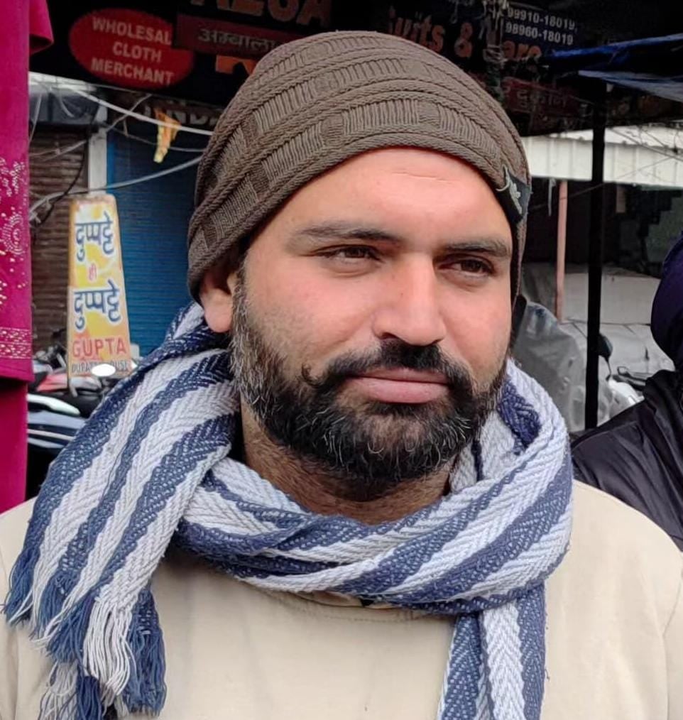 दुकानदार नरेंद्र सिंह दुकानदार नरेंद्र सिंह