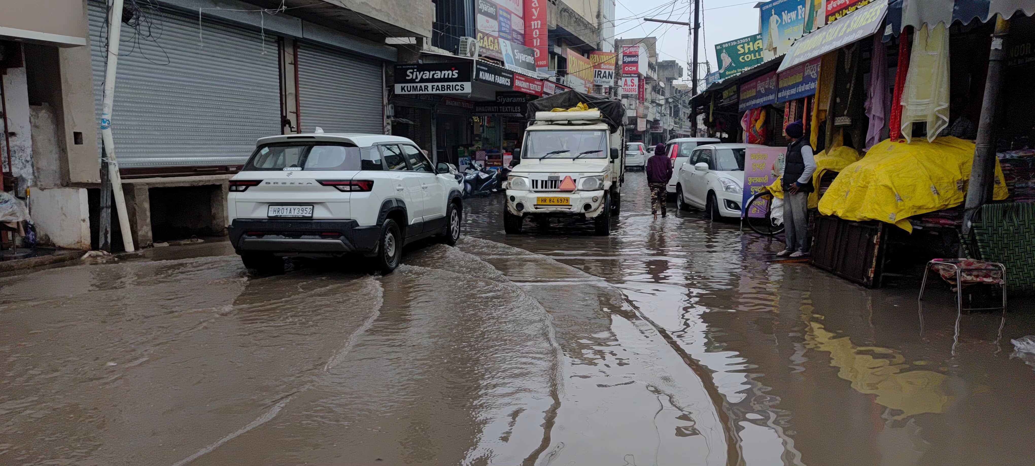 दुकानदार नरेंद्र सिंह दुकानदार नरेंद्र सिंह
