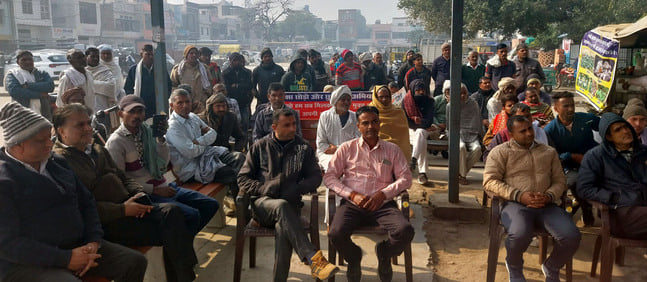 15जेएनडी04: मुख्यातिथि वीरेंद्र करसिंधु को सम्मानित करते हुए आयोजक। संवाद 15जेएनडी04: मुख्यातिथि वीरेंद्र करसिंधु को सम्मानित करते हुए आयोजक। संवाद