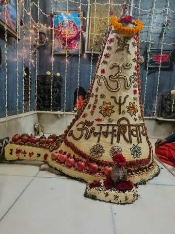 ऐतिहासिक शिव मंदिर में घृत मंडल के बाद शिवलिंग ऐतिहासिक शिव मंदिर में घृत मंडल के बाद शिवलिंग