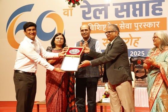 रतलाम रेल मंडल के अधिकारियों को किया गया सम्मानित