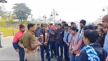 कलेक्टर और एडिशनल एसपी को की शिकायत...