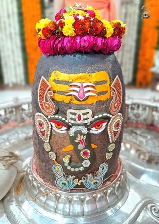 चतुर्थी के विशेष संयोग पर श्री गणेश के स्वरूप मे श्रृंगारित हुए बाबा महाकाल, भस्म आरती मे  गूंज