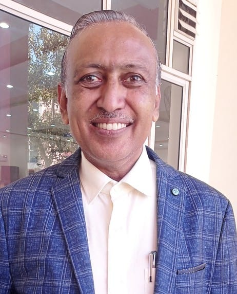 कुरुक्षेत्र। श्री जयराम आश्रम प्रयागराज महाकुंभ को लेकर आयोजित शिविर में प्रसाद ग्रहण करते श्रद