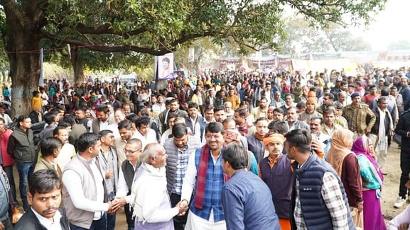 राई नृत्य करती कलाकार राई नृत्य करती कलाकार