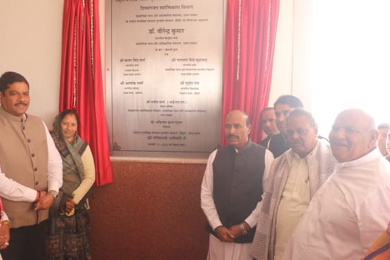 सीहोर। केंद्रीय मंत्री डॉ वीरेंद्र कुमार संबोधित करते हुए सीहोर। केंद्रीय मंत्री डॉ वीरेंद्र कुमार संबोधित करते हुए