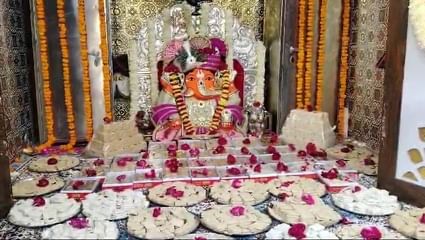 संकट चतुर्थी पर गणेश मंदिरों में लगी भक्तों की भारी भीड़, सौभाग्य और संतान की लंबी उम्र की कामन