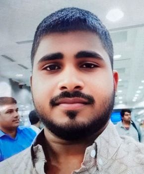 टेनशाह आलमाबाद गांव में अमित कुमार की मौत पर रोते बिलखते परिजन। संवाद टेनशाह आलमाबाद गांव में अमित कुमार की मौत पर रोते बिलखते परिजन। संवाद