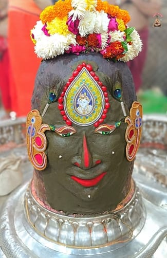 आज भस्म आरती मे बाबा महाकाल ने दिए श्री कृष्ण स्वरूप मे दर्शन, मंदिर परिसर मे जय महाकाल जय श्री आज भस्म आरती मे बाबा महाकाल ने दिए श्री कृष्ण स्वरूप मे दर्शन, मंदिर परिसर मे जय महाकाल जय श्री