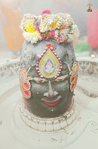 आज भस्म आरती मे बाबा महाकाल ने दिए श्री कृष्ण स्वरूप मे दर्शन, मंदिर परिसर मे जय महाकाल जय श्री आज भस्म आरती मे बाबा महाकाल ने दिए श्री कृष्ण स्वरूप मे दर्शन, मंदिर परिसर मे जय महाकाल जय श्री