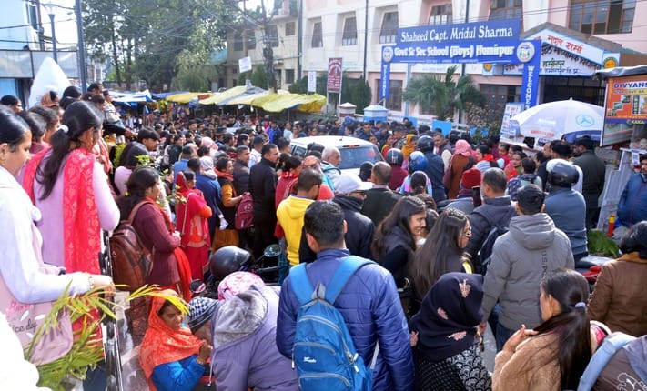 बाल स्कूल हमीरपुर में नवोदय विद्यालय की प्रवेश परीक्षा देते विद्यार्थी। संवाद बाल स्कूल हमीरपुर में नवोदय विद्यालय की प्रवेश परीक्षा देते विद्यार्थी। संवाद