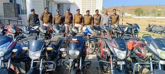 जब्त की बाइक जब्त की बाइक