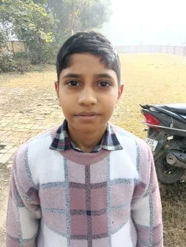 पीलीभीत के ड्रमंड राजकीय इंटर कॉलेज परीक्षा केंद्र पर नवोदय विद्यालय की प्रवेश परीक्षा देकर आते