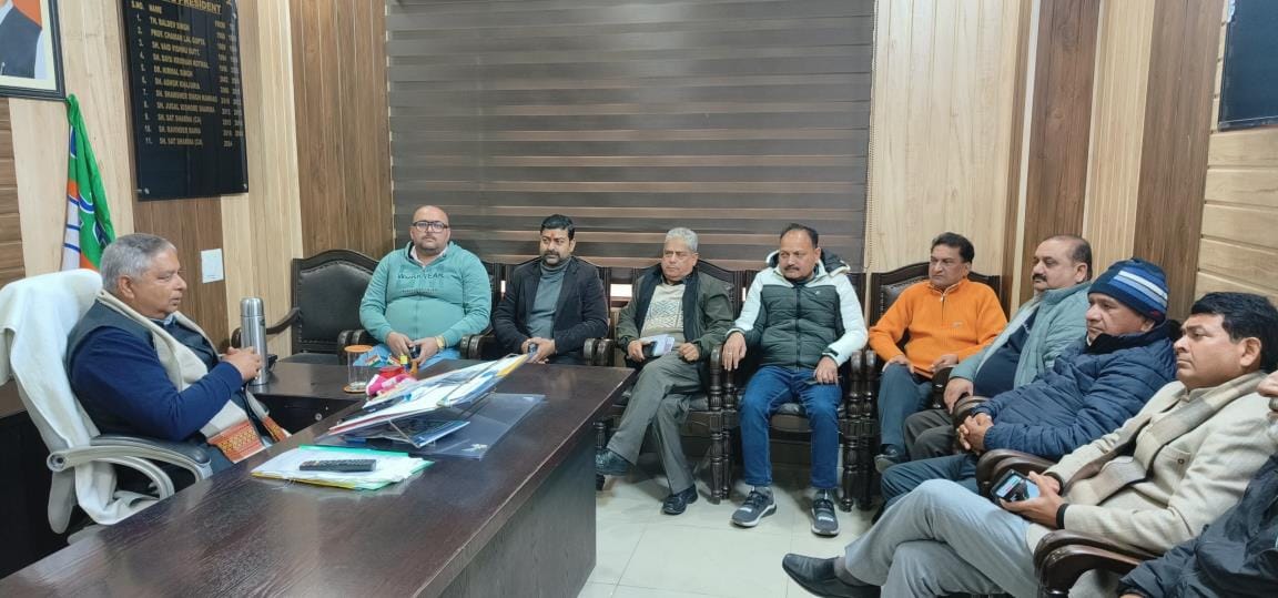 प्रेस वार्ता को संबोधित करते हुए प्रदेश अध्यक्ष सत शर्मा प्रेस वार्ता को संबोधित करते हुए प्रदेश अध्यक्ष सत शर्मा