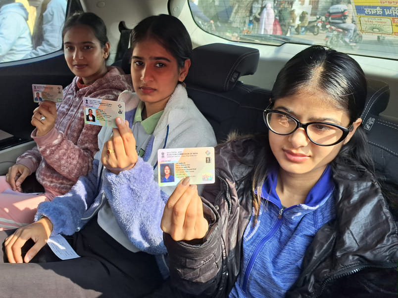 04-कैथल। राजकीय वरिष्ठ माध्यमिक पट्टी अफगान विद्यालाय में डेरा गदला से 82 वर्षीय बुजुर्ग ज्ञानी
