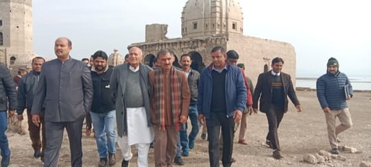 मोटरबोट मे बैठकर पौंग झील का भ्रमण का लुत्फ़ उठाते हुए मुख्यमंत्री सुखविंद्र सुक्खू। मोटरबोट मे बैठकर पौंग झील का भ्रमण का लुत्फ़ उठाते हुए मुख्यमंत्री सुखविंद्र सुक्खू।