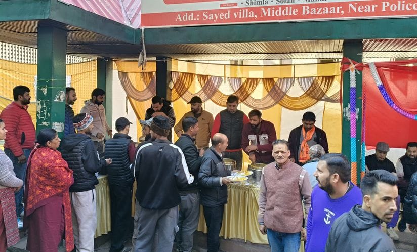 अयोध्या में राम मंदिर निर्माण के एक वर्ष पूरा होने पर रामपुर में रामलीला क्लब ने बांटा हलवे का अयोध्या में राम मंदिर निर्माण के एक वर्ष पूरा होने पर रामपुर में रामलीला क्लब ने बांटा हलवे का
