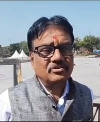 कार्यवाही के बावजूद भी नही मान रहे युवा,  प्रतिबंध के बावजूद भी महाकाल मंदिर में बनाई जा रही रि