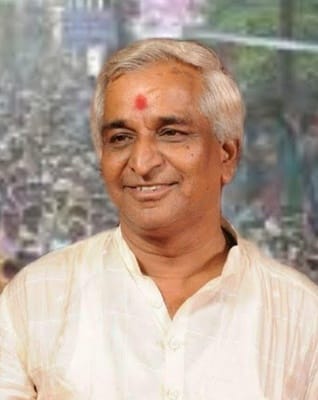 कार्यवाही के बावजूद भी नही मान रहे युवा,  प्रतिबंध के बावजूद भी महाकाल मंदिर में बनाई जा रही रि