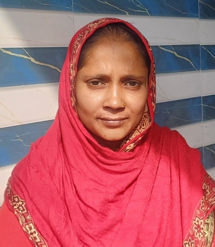 छावनी के बीडी फ्लोर मिल स्थित सत्संग विहार की मुख्य सड़क पर जमा पानी के बीच से गुजरते वाहन चाल छावनी के बीडी फ्लोर मिल स्थित सत्संग विहार की मुख्य सड़क पर जमा पानी के बीच से गुजरते वाहन चाल