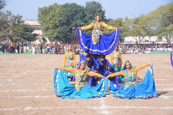 अंबाला सिटी की पुलिस लाइन में फुल ड्रेस रिहर्सल में शामिल हुए छात्र। विभाग। अंबाला सिटी की पुलिस लाइन में फुल ड्रेस रिहर्सल में शामिल हुए छात्र। विभाग।