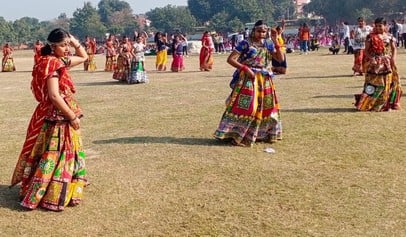 कुरुक्षेत्र। गणतंत्र दिवस समारोह की फाइन रिहर्सल के दौरान योग की प्रस्तुति देती छात्राएं। विज्ञ