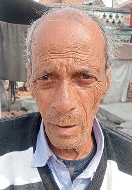 नगर पंचायत सिटी में मलियाना वार्ड में पानी के लिए हैंडपंप पर लगी लोगों भीड़। संवाद नगर पंचायत सिटी में मलियाना वार्ड में पानी के लिए हैंडपंप पर लगी लोगों भीड़। संवाद