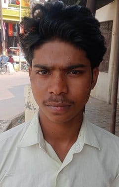 नगर पंचायत सिटी में मलियाना वार्ड में पानी के लिए हैंडपंप पर लगी लोगों भीड़। संवाद नगर पंचायत सिटी में मलियाना वार्ड में पानी के लिए हैंडपंप पर लगी लोगों भीड़। संवाद