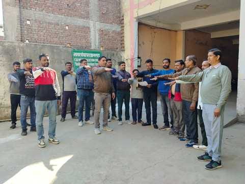 खतौली तहसील में राष्ट्रीय मतदाता दिवस पर शपथ ग्रहण कराती एसडीएम। संवाद खतौली तहसील में राष्ट्रीय मतदाता दिवस पर शपथ ग्रहण कराती एसडीएम। संवाद