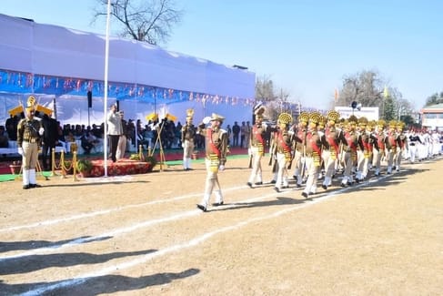 गणतंत्र दिवस पर चंगर बिलासपुर स्थित शहीद स्मारक पर शहीदों को श्रद्धांजलि देते मंत्री अनिरूद्ध स गणतंत्र दिवस पर चंगर बिलासपुर स्थित शहीद स्मारक पर शहीदों को श्रद्धांजलि देते मंत्री अनिरूद्ध स