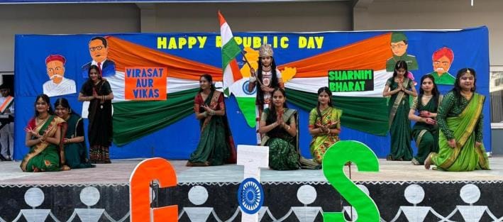 केएस इंटर कॉलेज में सांस्कृतिक कार्यक्रम प्रस्तुत करते छात्र-छात्राएं। केएस इंटर कॉलेज में सांस्कृतिक कार्यक्रम प्रस्तुत करते छात्र-छात्राएं।