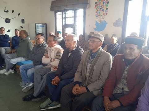 नाहन में आयोजित हिमाचल प्रदेश पेंशनर ऐसोसिएशन की बैठक में पदाधिकारी संबोधन करते हुए। संवाद नाहन में आयोजित हिमाचल प्रदेश पेंशनर ऐसोसिएशन की बैठक में पदाधिकारी संबोधन करते हुए। संवाद