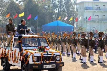 ददाहू में गणतंत्र दिवस पर योगा के करतब दिखाती कन्या उच्च पाठशाला ददाहू की छात्राएं। संवाद