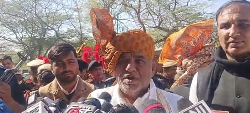 27सीटीके06 एचकेआरएन की नौकरी से हटाने को लेकर पूर्व मुख्यमंत्री को मांग पत्र लेते। स्त्रोत पार् 27सीटीके06 एचकेआरएन की नौकरी से हटाने को लेकर पूर्व मुख्यमंत्री को मांग पत्र लेते। स्त्रोत पार्
