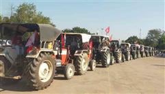27सीटीके25-ट्रैक्टर मार्च के दौरान नेताजी सुभाष चंद्र बोस की प्रतिमा पर पुष्पांजलि अर्पित करते 27सीटीके25-ट्रैक्टर मार्च के दौरान नेताजी सुभाष चंद्र बोस की प्रतिमा पर पुष्पांजलि अर्पित करते