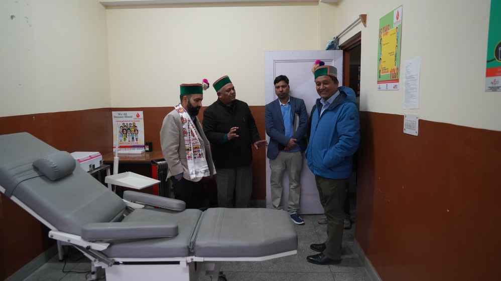 रिकांगपिओ में रोगी कल्याण समिति की बैठक में मौजूद विभिन्न स्वास्थ्य विभाग के अधिकारी और अ रिकांगपिओ में रोगी कल्याण समिति की बैठक में मौजूद विभिन्न स्वास्थ्य विभाग के अधिकारी और अ