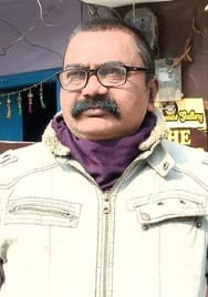 शहर के रामस्वरूप पार्क में टूटे पड़े झूले।संवाद शहर के रामस्वरूप पार्क में टूटे पड़े झूले।संवाद