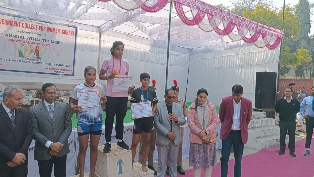 फोटो 22- सोनीपत के गोहाना स्थित राजकीय महिला महाविद्यालय में आयोजित वार्षिक खेल उत्सव की जैवल फोटो 22- सोनीपत के गोहाना स्थित राजकीय महिला महाविद्यालय में आयोजित वार्षिक खेल उत्सव की जैवल