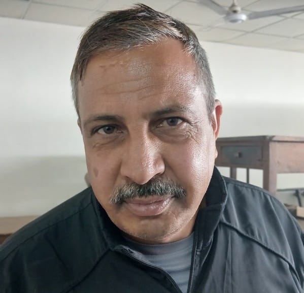 कुरुक्षेत्र। तहसील कार्यालय में अपने-अपने कार्य कोलेकर पहुंचे लोग। संवाद
