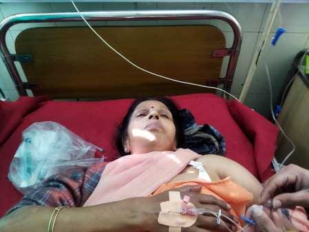 निर्वाण महोत्सव स्थल पर हादसे के बाद तड़पते घायल । संवाद निर्वाण महोत्सव स्थल पर हादसे के बाद तड़पते घायल । संवाद