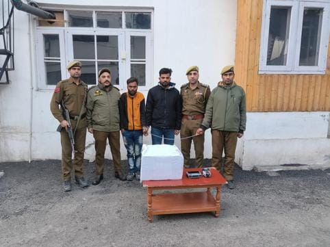 समीक्षा बैठक में उपिस्थत केंद्रीय राज्य मंत्री शोभा करंदलाजे व अन्य। संवाद